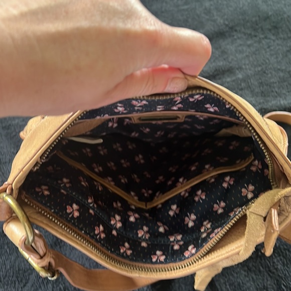 Lucky Brand tan leather crossbody purse no stains! Carried very little 11”x11” - Picture 5 of 6